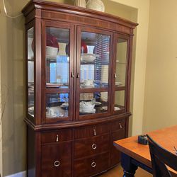 Beautiful and Modern Cabinet 