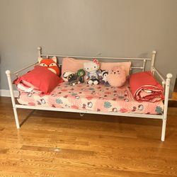 Twin size daybed