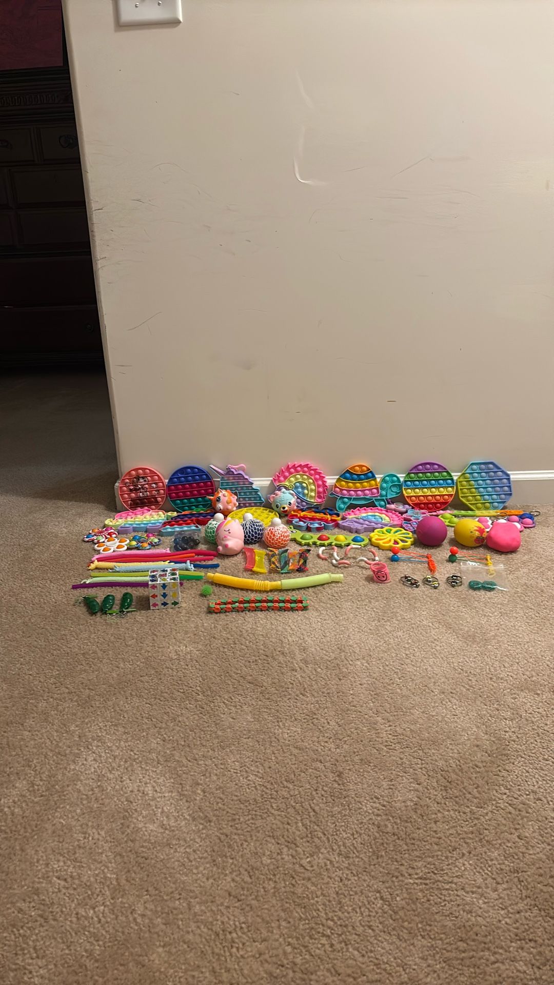 72 fidget toys