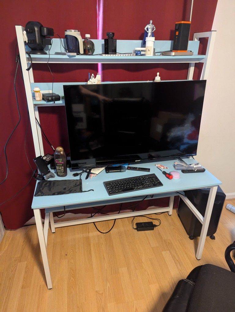 Office Desk Great Shape Multiple Shelves Sturdy