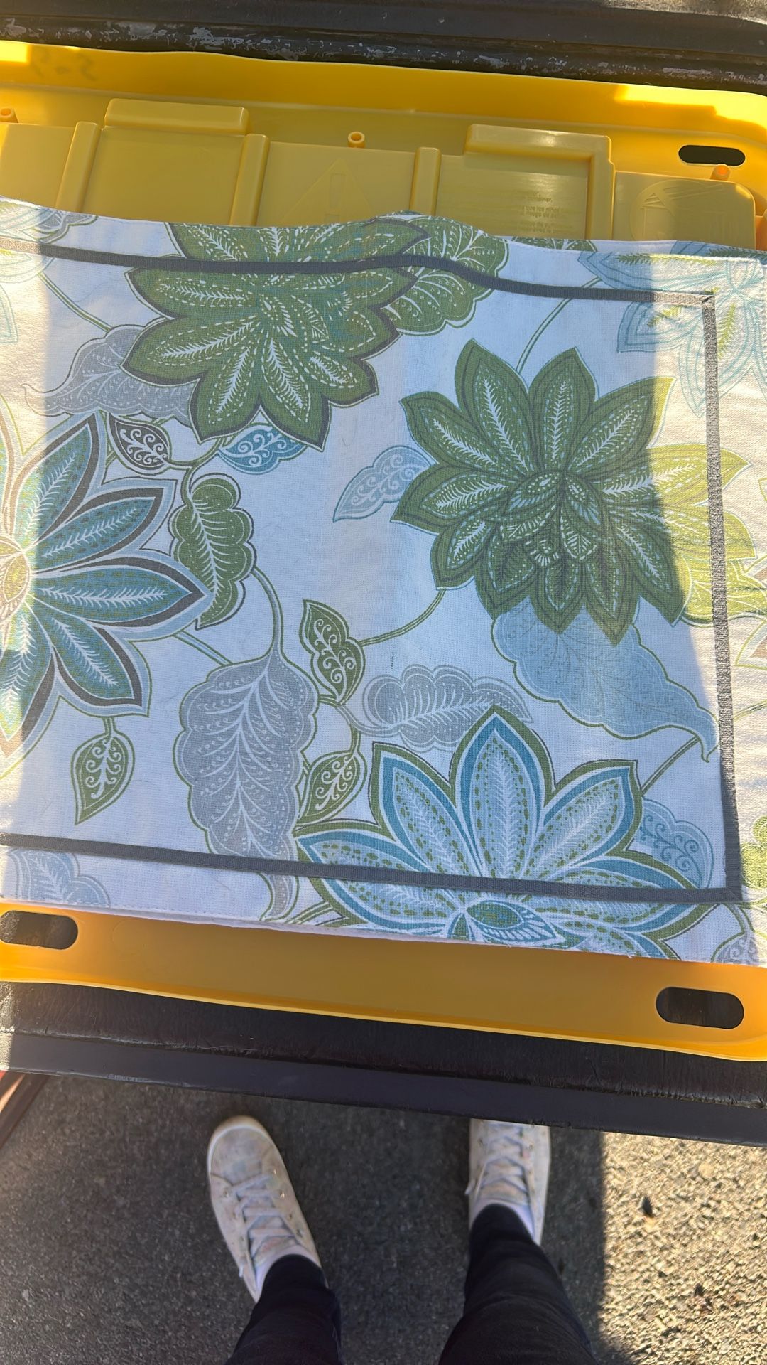 Beautiful Table Runner And Matching Napkins 