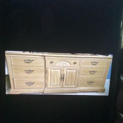Lexington Bedroom Furniture/ triple Dresser and 2 Night Stands