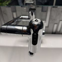 Rotatable Bathroom Faucet with Temperature Display 