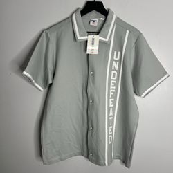 Undefeated Short Sleeve Shooter Shirt Mens Small Grey NWT