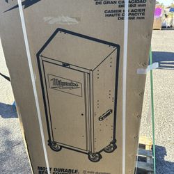Milwaukee Rolling Tool Box Retail $650 Sale!!!!