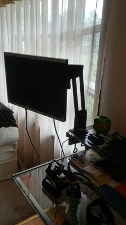 Swivel computer monitor