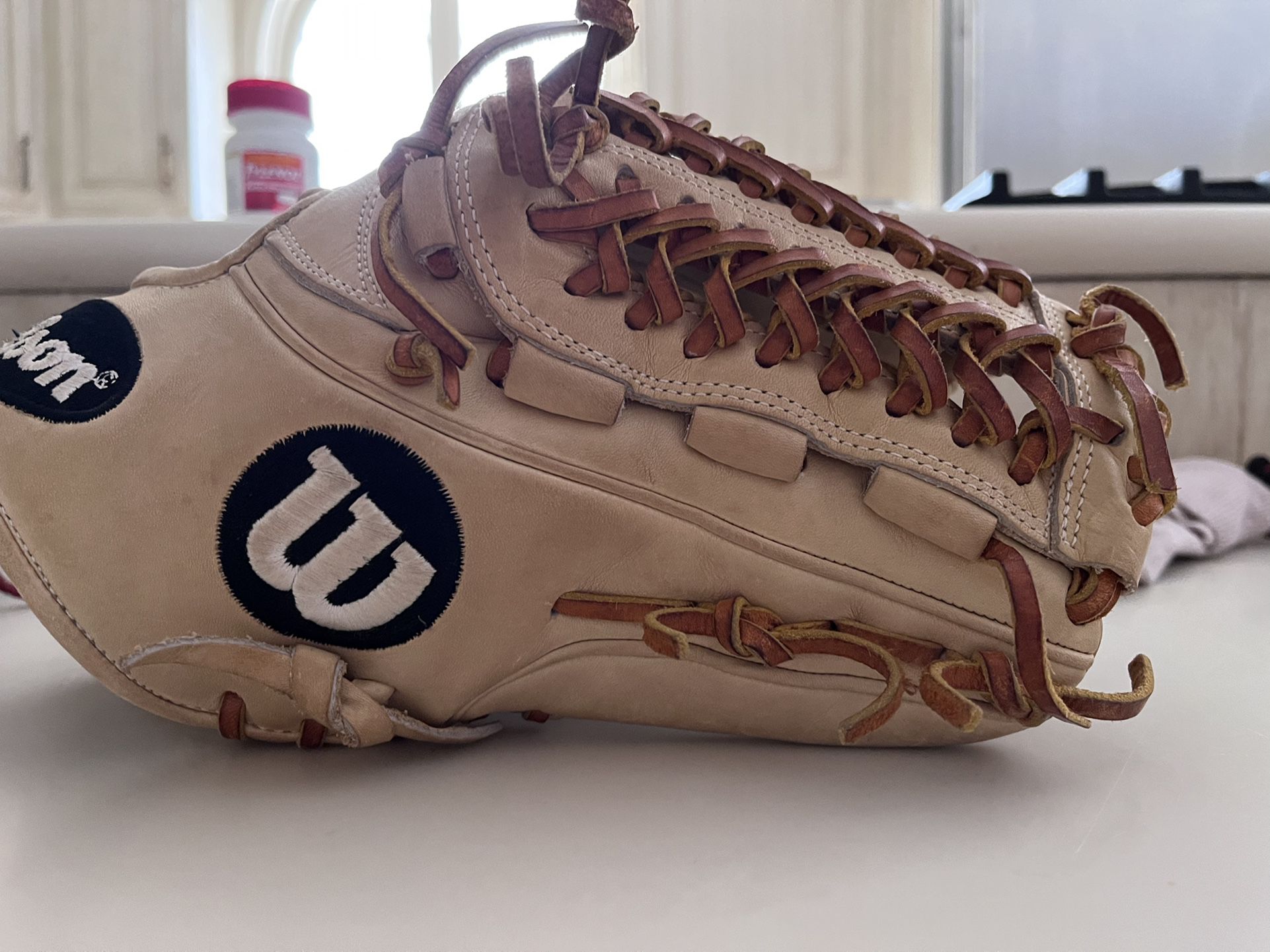 Wilson A2K D33 Baseball Glove (OFFERS)