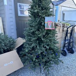 Costco items please massage me fore directions  wen take Zelle or cash  we locate in hesperia  Hi Everybodywe have this christmas tree for only $350 n