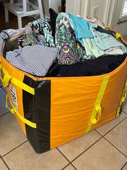 Women’s clothing lot size 5-10