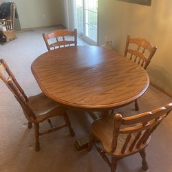 Solid oak Dining Table And 4 Chairs + 2 Leaves 