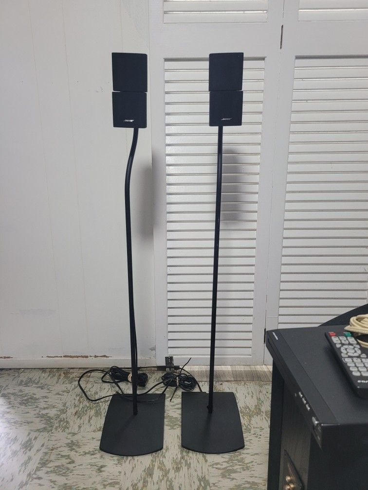 (2) BOSE DOUBLE CUBE SPEAKERS WITH BOSE SPEAKER STANDS