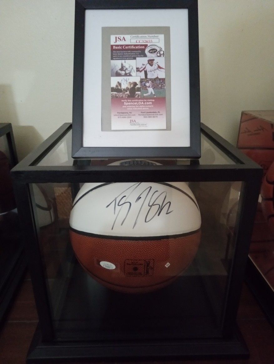 Dwight Howard Signed Basketball In Glass Display Case With JSA Certificate Of Authenticity