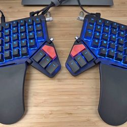 ZSA moonlander mark 1 ergonomic keyboard