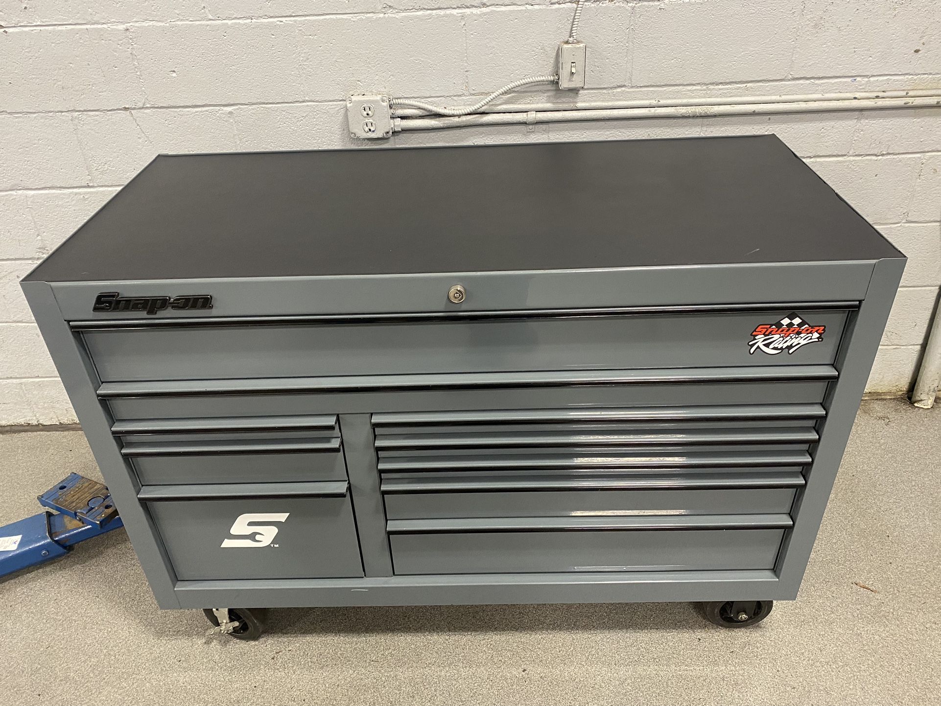 Snap-On 55” 10 Drawer Double Cab Toolbox