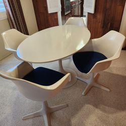 Vintage Dining Room Table 4 Chairs 
