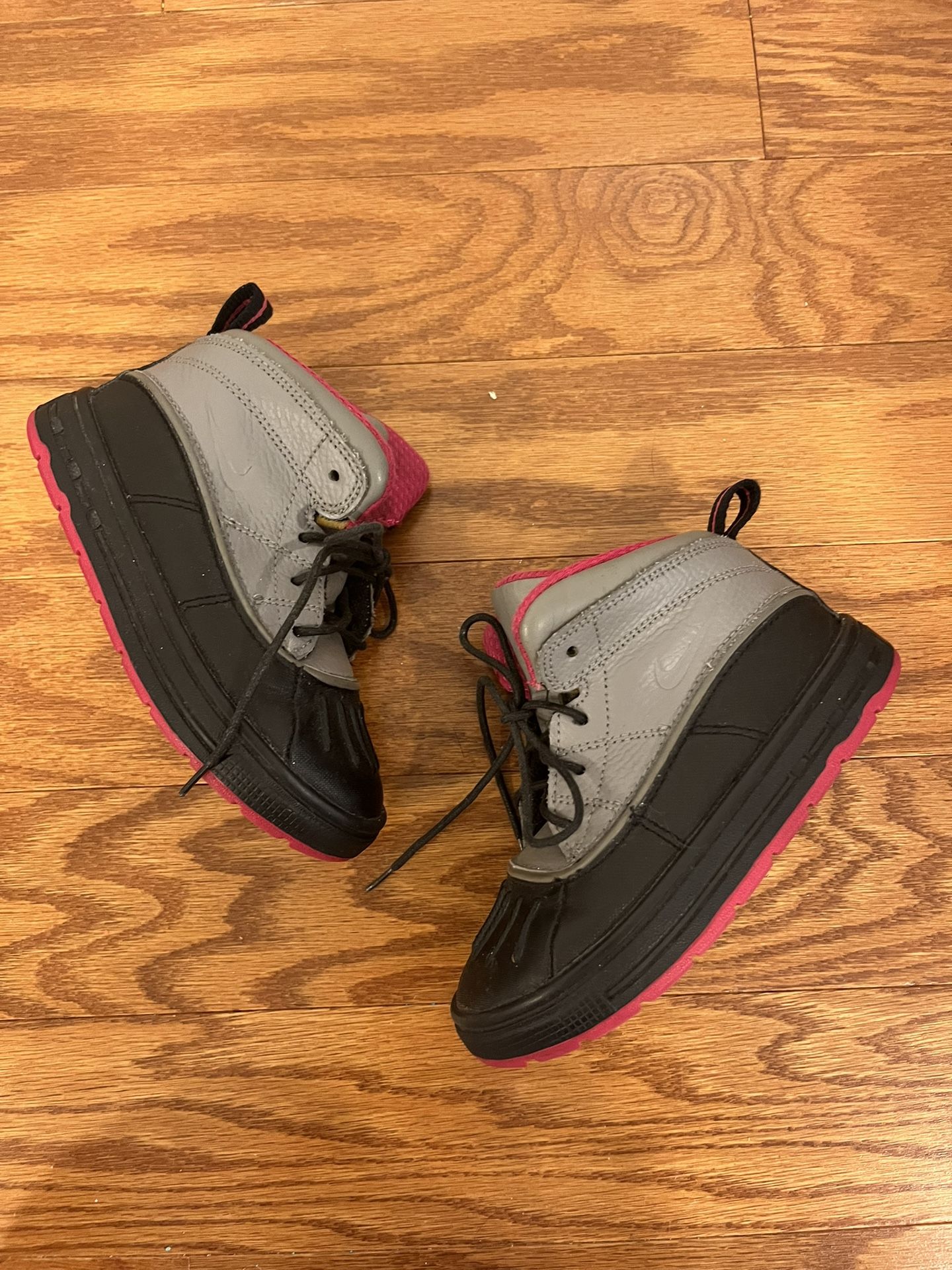 Nike Toddler Girl Size 8.5 ACG Waterproof Boots