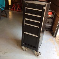 Caja de Heramienta de metal  Esta Pesada  $25 Precio Firme 