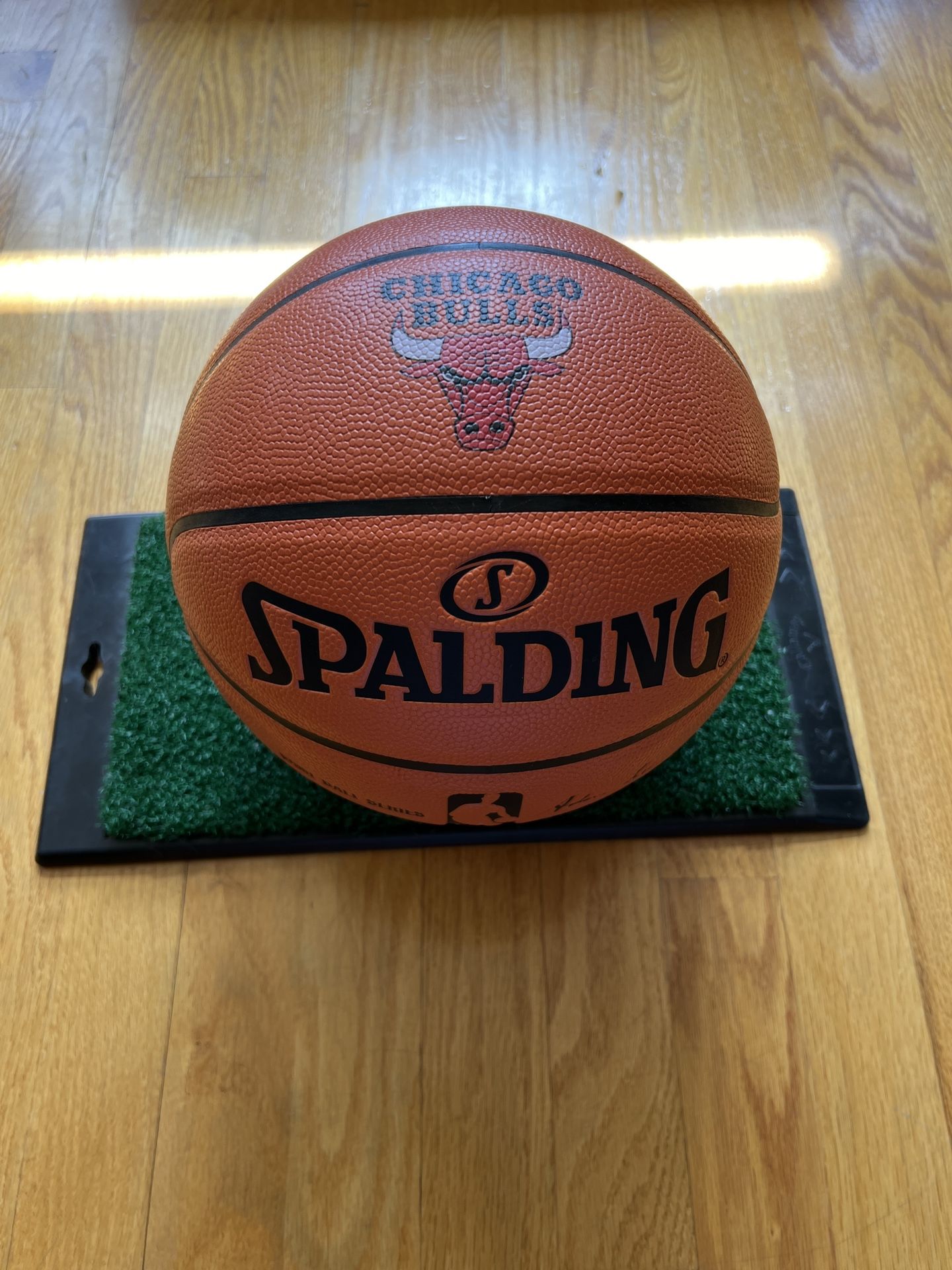 *NEW* Spalding Chicago Bulls Official Basketball