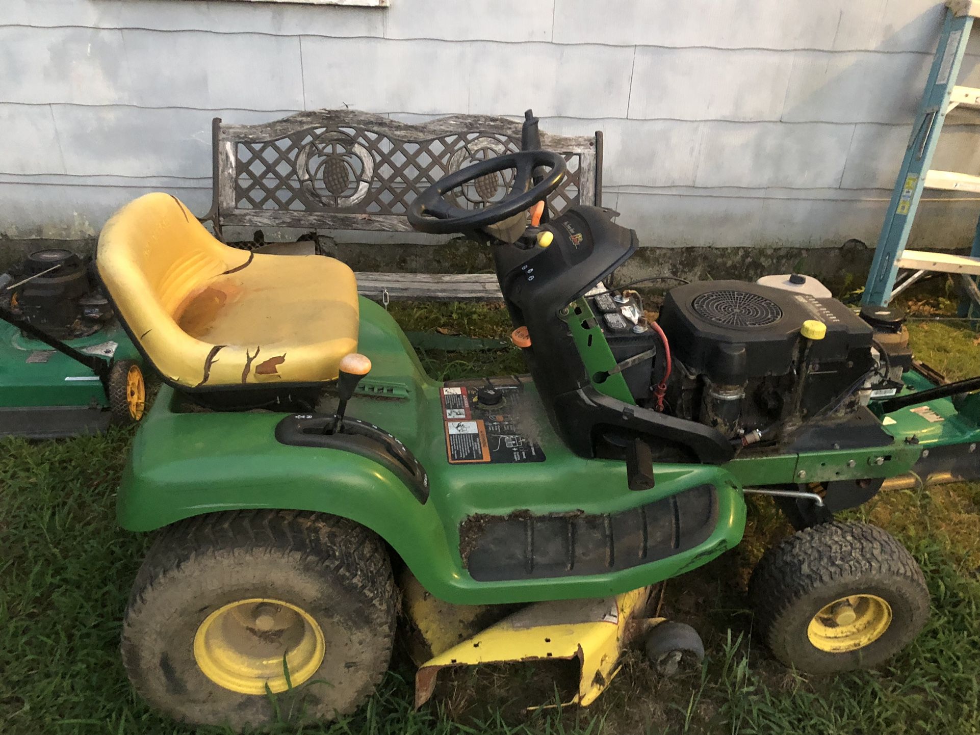 John Deere Riding Mower For Parts LT 133**