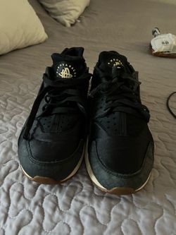 Nike air huarache size 9.5 women