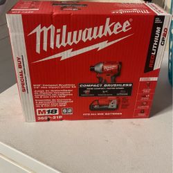 Milwaukee M18 1/4 Hex Brushless Impact Driver Kit