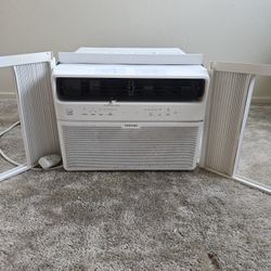 Toshiba 14,500 BTU 23.6 Inch 115-Volt Window Air Conditioner Remote Operated