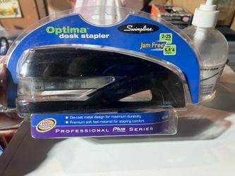 Swingline Stapler, Optima Full Size Desktop Stapler, 25 Sheet Capacity, Jam Free, Desk, Black (87800)