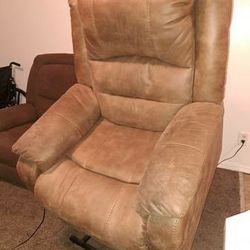 Lift Chair! Signature By Ashley!
