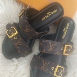L.V sandals 🩴
