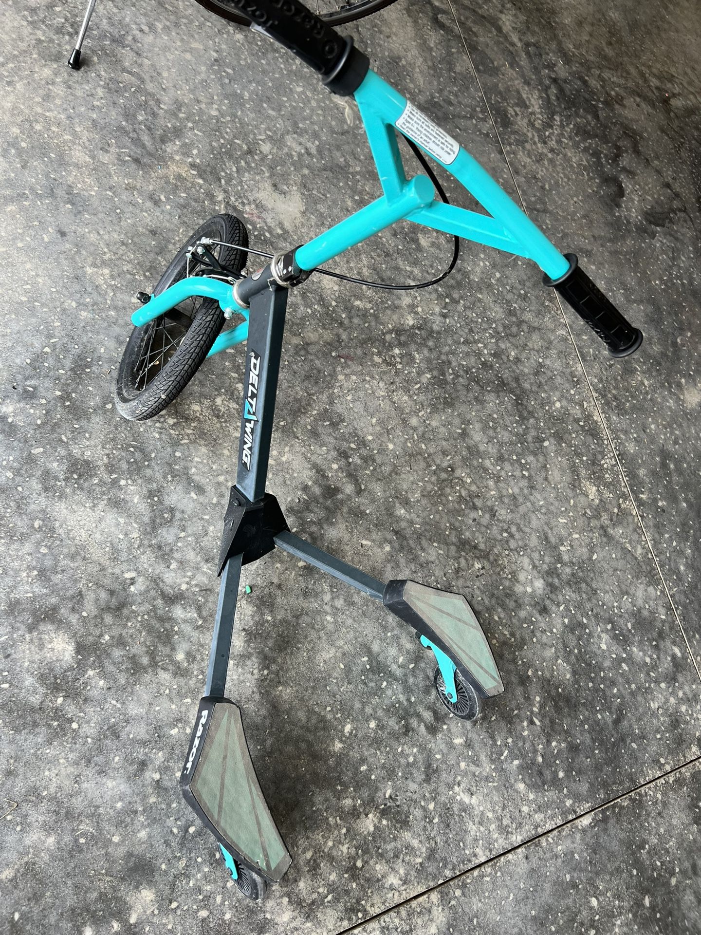 Razor Delta Wing scooter