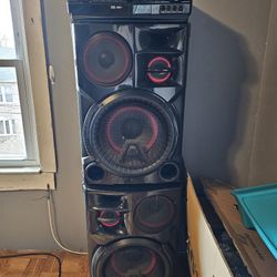 LG 3500 W RMS Home Stereo System. 
