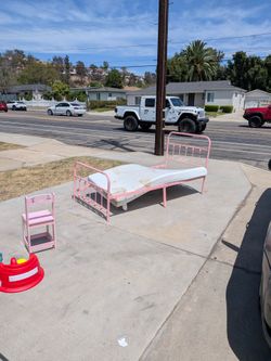 Free stuff 3874 Massachusetts Ave