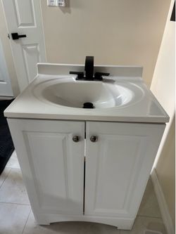 31 in. Single Sink White Freestanding Bath Vanity with White Cultured Marble Top