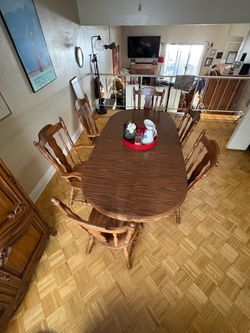 Vintage oak dinning table set with 6 chairs (including 2 captain chairs)