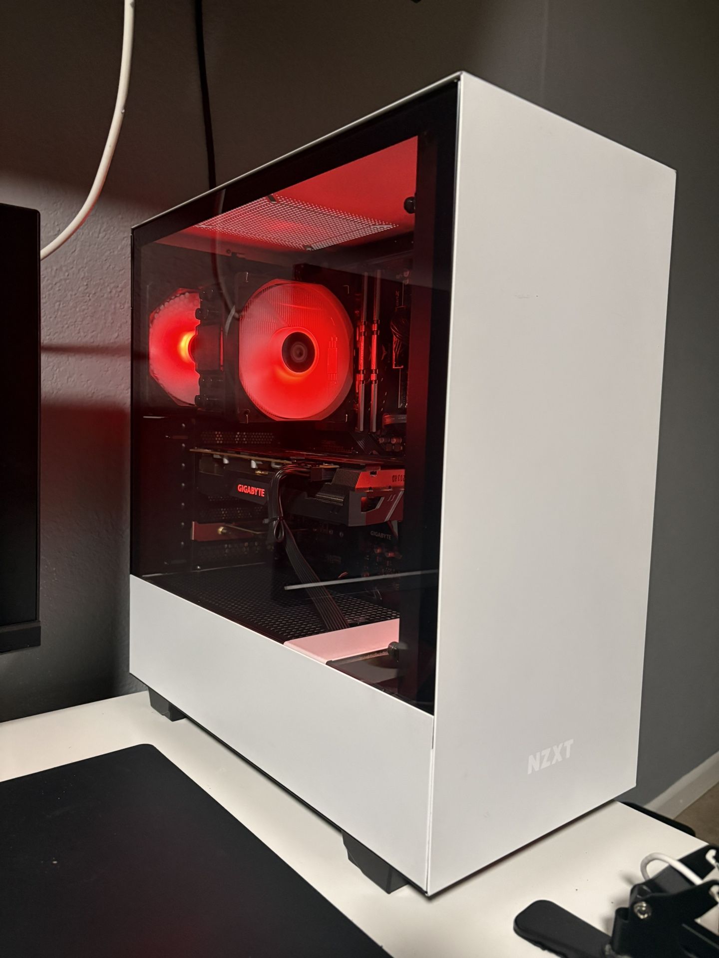 White Gaming PC 1080/1440p BEAST 650$ OR BEST OFFER OR OLED MONITOR