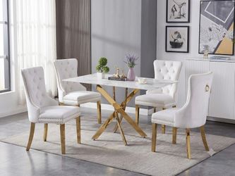 Brand New in box Comedor 4 sillas beige y dorado