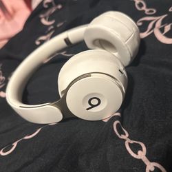 Beats Solo Pro 