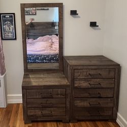 Dresser Set With Mirror