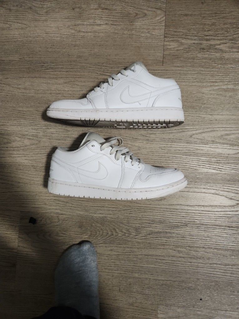 Jordan 1 Low Triple White