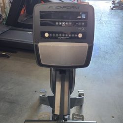 Proform 750R Rowing machine - 200$ - folds up for storage 