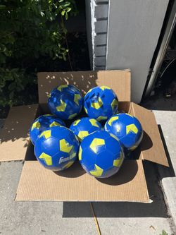 12 Size 4 Soccer Balls 