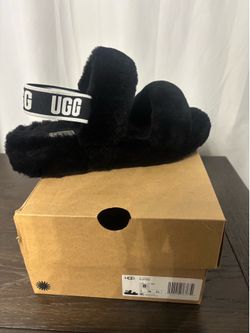 Ugg slippers black
