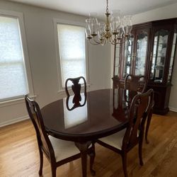 Thomasville Collector’s Cherry Dining Room Set
