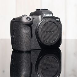 Canon EOS R + 4 Batteries + Dual Charger + Canon Charger