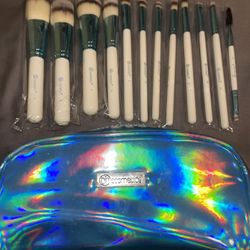 12 pc Makeup brush set