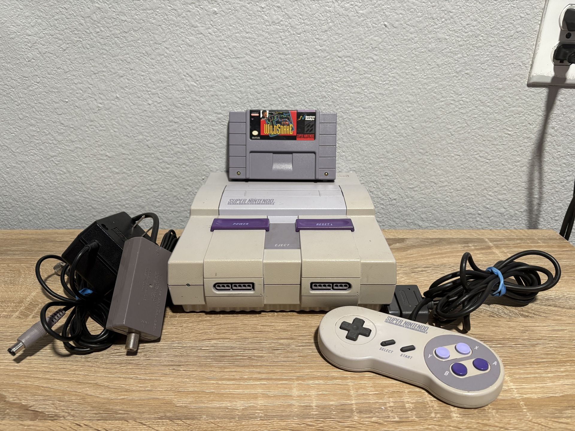 SUPER NINTENDO SNES CONSOLE W/ CONTROLLER CABLES 1 GAME WORKING SNS-001