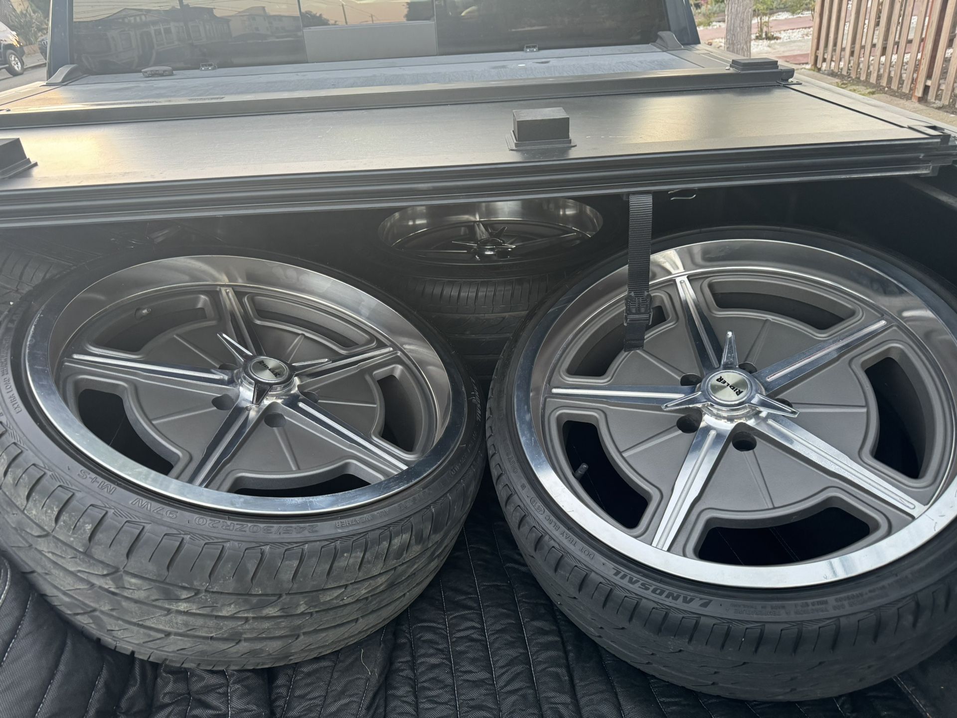 Riddler 605 Wheels And Tires