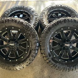 20x9 Moto Metal Mo962 Wheels & Nitto Ridge Grappler Tires