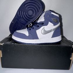 Nike Jordan 1 Retro High  https://offerup.com/redirect/?o=Q28uanA= Midnight Navy  Size 6c