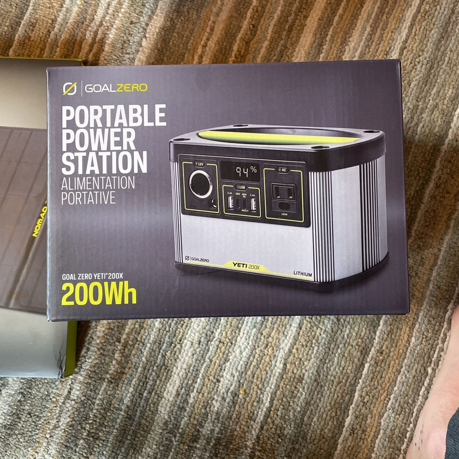 Goal Zero Yeti 200X Portable Power Station + Nomad 20 Solar